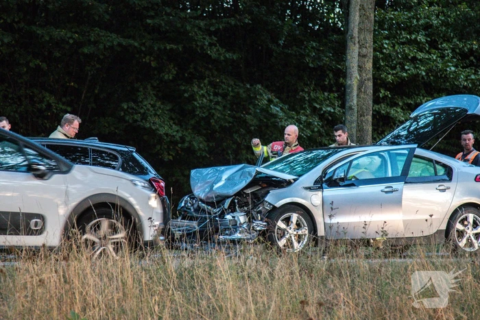 Meerdere voertuigen betrokken bij kop-staart botsing