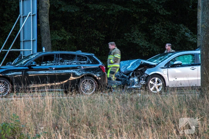 Meerdere voertuigen betrokken bij kop-staart botsing