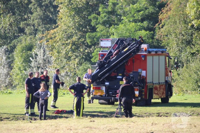 Paard belandt in sloot en zit vast