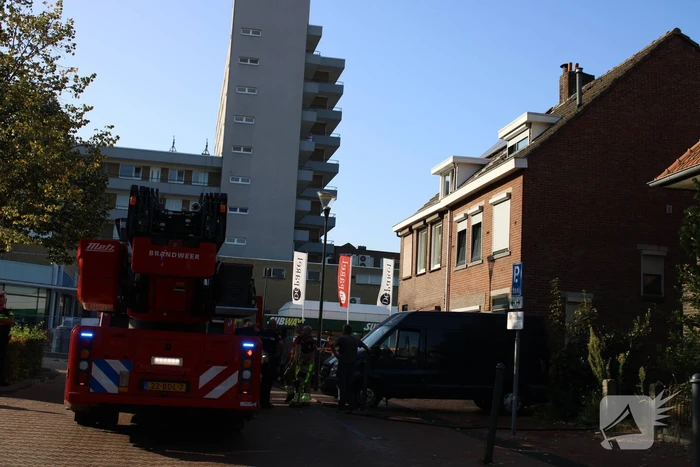 Vermoedelijk asbest vrijgekomen bij brand op dak van woning