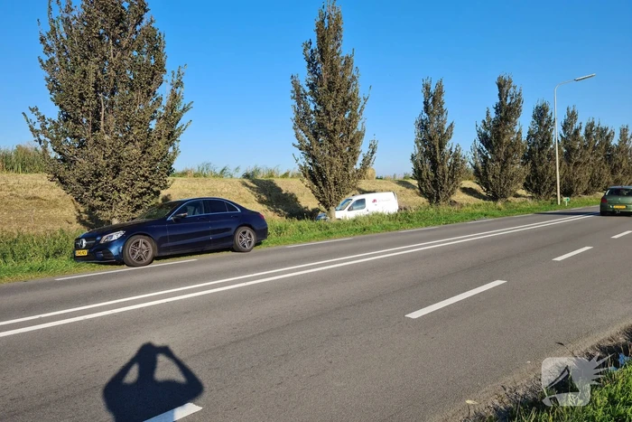Kop-staart aanrijding met meerdere voertuigen
