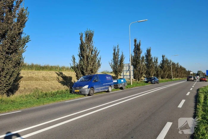 Kop-staart aanrijding met meerdere voertuigen
