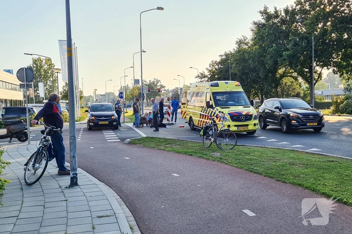 Scooterrijdster gewond na aanrijding