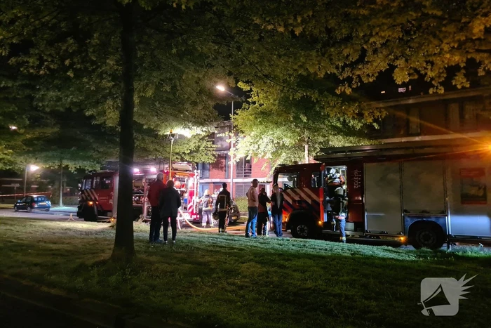 Personen en hond met klachten bij brand