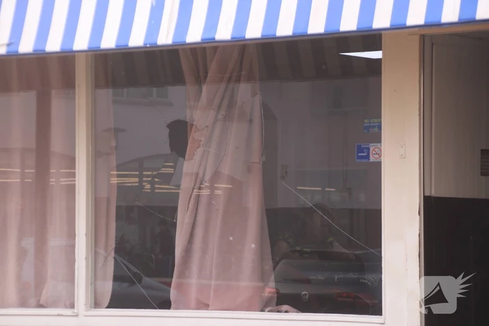 Onderzoek naar vernieling van ruit café Broadway