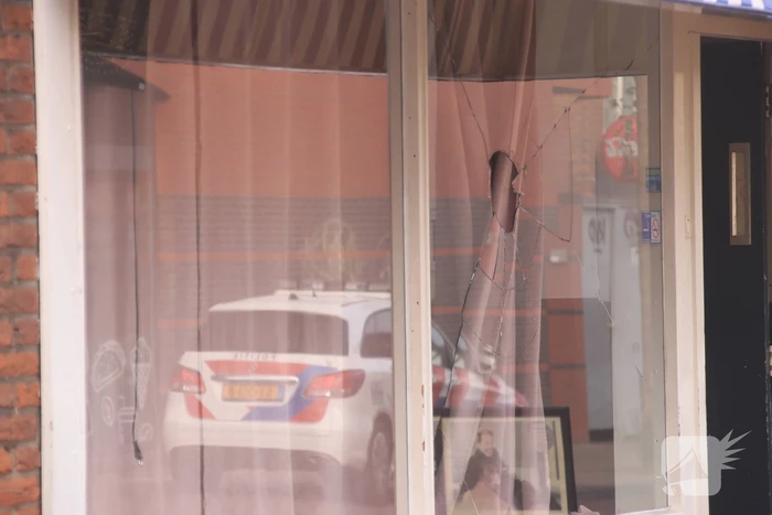 Onderzoek naar vernieling van ruit café Broadway