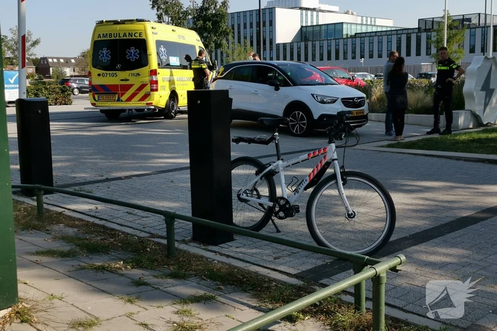 Brommerrijder gewond bij botsing met auto