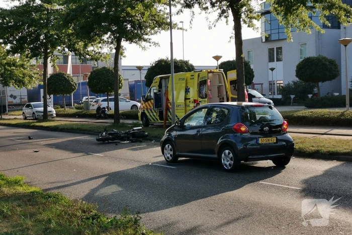 Motorrijder zwaargewond na aanrijding met auto