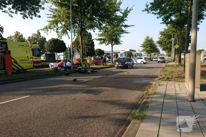 Motorrijder zwaargewond na aanrijding met auto
