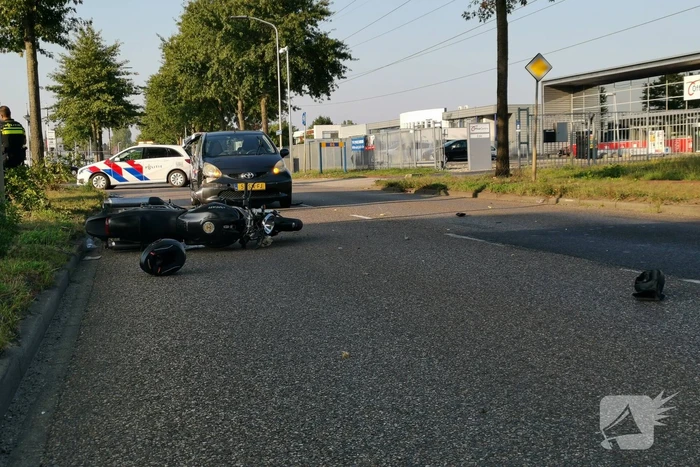 Motorrijder zwaargewond na aanrijding met auto
