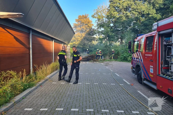 Flinke rookontwikkeling door brand in berg hooi