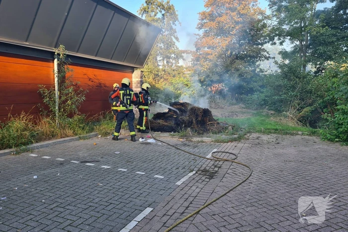 Flinke rookontwikkeling door brand in berg hooi