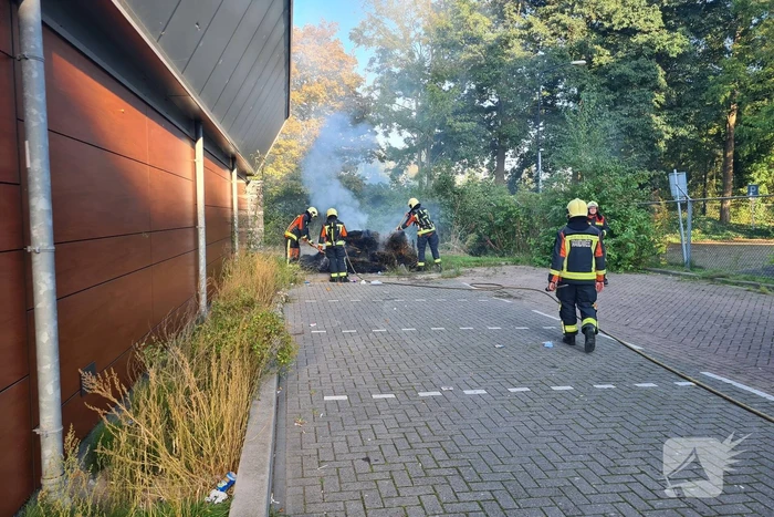 Flinke rookontwikkeling door brand in berg hooi