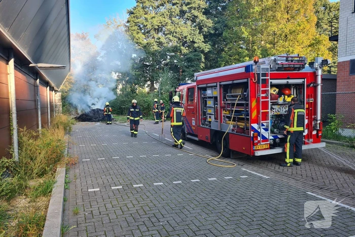 Flinke rookontwikkeling door brand in berg hooi