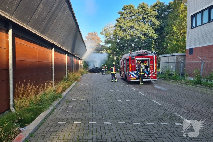 Flinke rookontwikkeling door brand in berg hooi