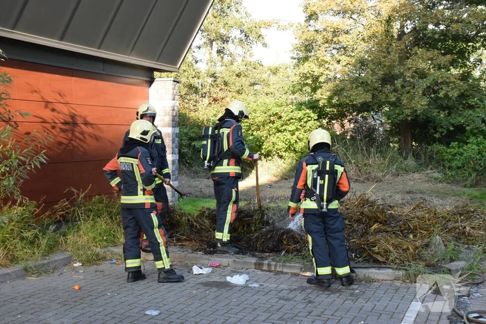 Flinke rookontwikkeling door brand in berg hooi