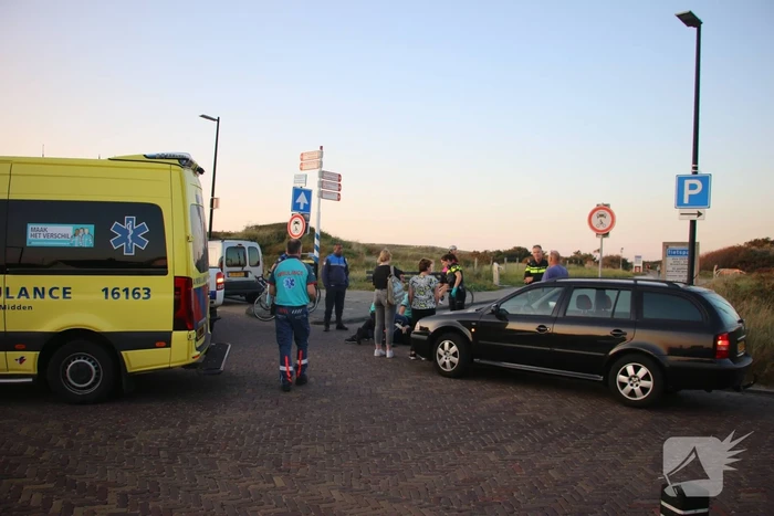 Wielrenner raakt gewond na botsing met auto
