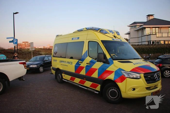 Wielrenner raakt gewond na botsing met auto