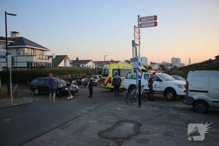 Wielrenner raakt gewond na botsing met auto