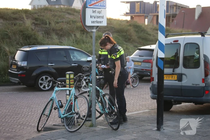 Wielrenner raakt gewond na botsing met auto