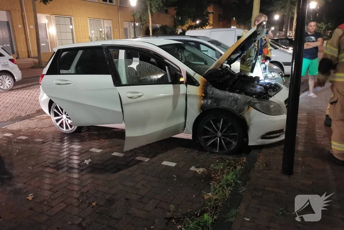 Brand gesticht in auto