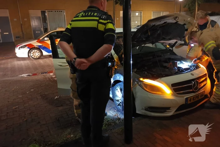 Brand gesticht in auto