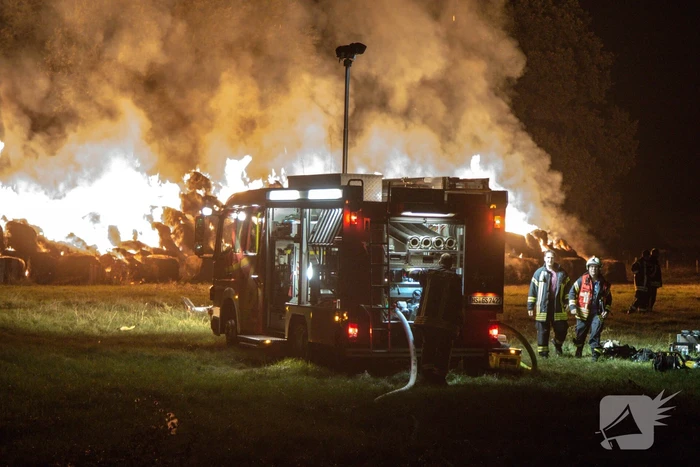 Rook en stank door hooibrand in Duitsland