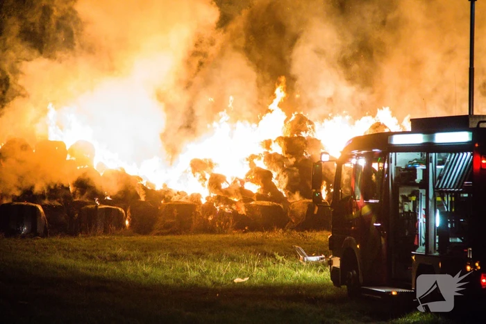 Rook en stank door hooibrand in Duitsland