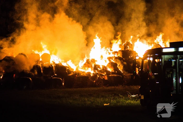 Rook en stank door hooibrand in Duitsland