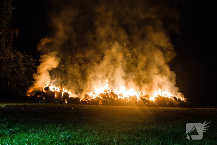 Rook en stank door hooibrand in Duitsland