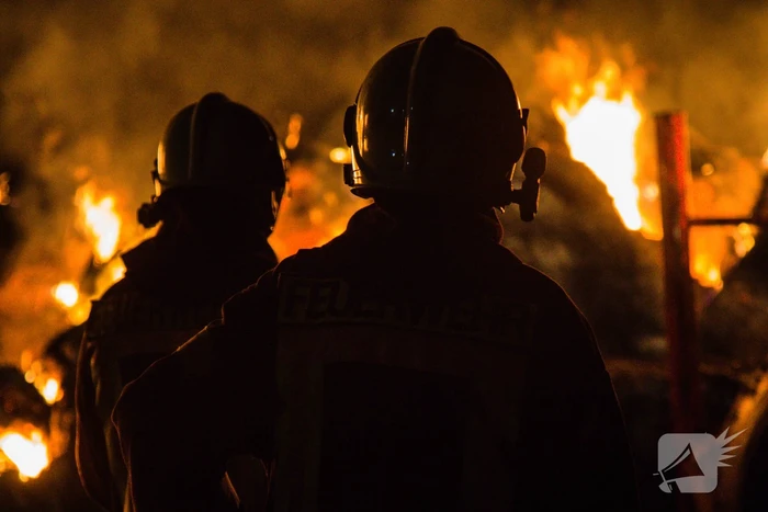 Rook en stank door hooibrand in Duitsland