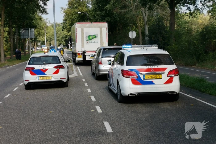 Fietser aangereden door vrachtwagen