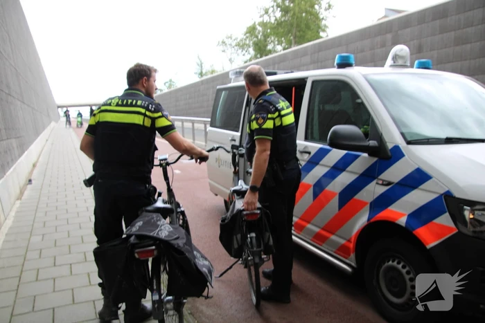 Twee fietsers gewond bij botsing in M.C. Escher Akwadukt