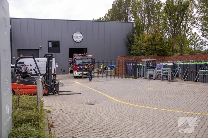 Brand in bedrijfshal industrieterrein De Hoef snel onder controle