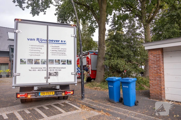 Gevaarlijk hangende tak snel verwijderd