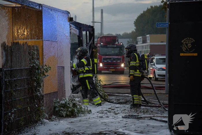 Schuur compleet verwoest door flinke brand