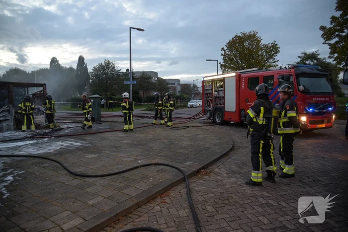 Schuur compleet verwoest door flinke brand
