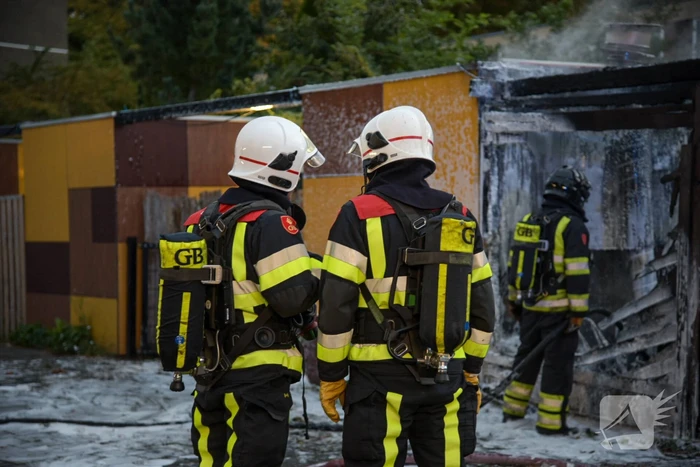 Schuur compleet verwoest door flinke brand