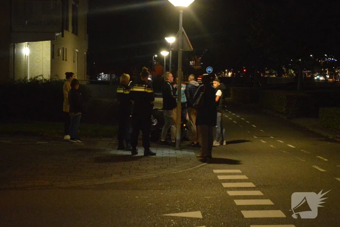 Scooterrijder botst op personenauto