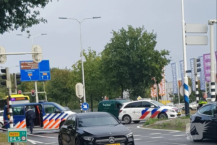 Fietsster zwaargewond bij aanrijding op kruising