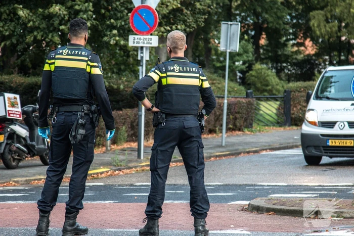 Maaltijdbezorger gaat hard onderuit en raakt gewond