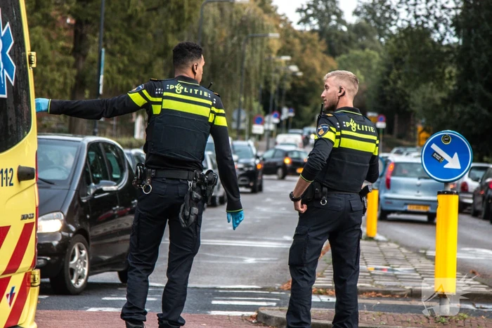 Maaltijdbezorger gaat hard onderuit en raakt gewond