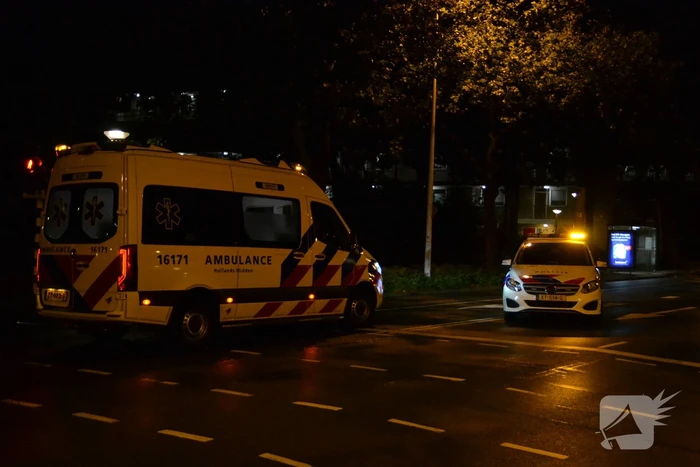 Automobilist rijdt door na aanrijden met taxibus