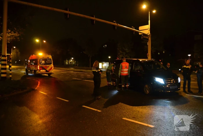 Automobilist rijdt door na aanrijden met taxibus