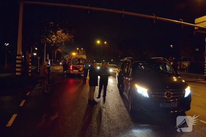 Automobilist rijdt door na aanrijden met taxibus