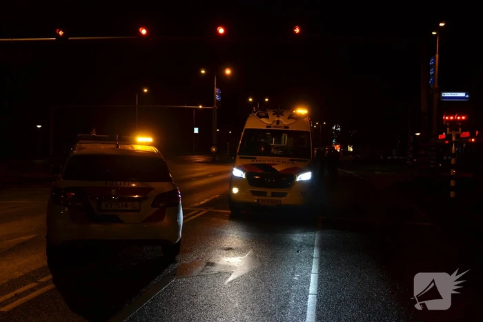 Automobilist rijdt door na aanrijden met taxibus