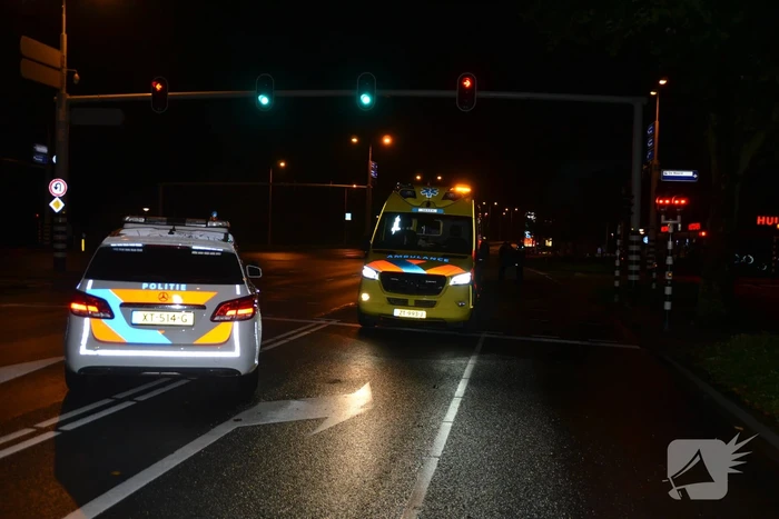 Automobilist rijdt door na aanrijden met taxibus