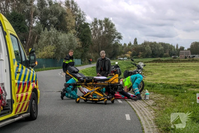 Motorrijder vliegt uit de bocht