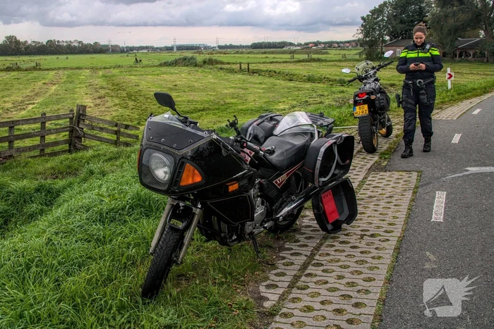 Motorrijder vliegt uit de bocht