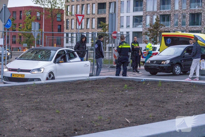 Flinke schade na aanrijding tussen twee auto's